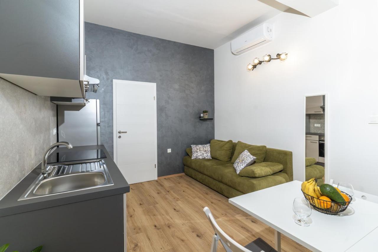 Stunning Apartment In Quiet Street Near Center With Free Parking 4 Floor Rijeka Bagian luar foto