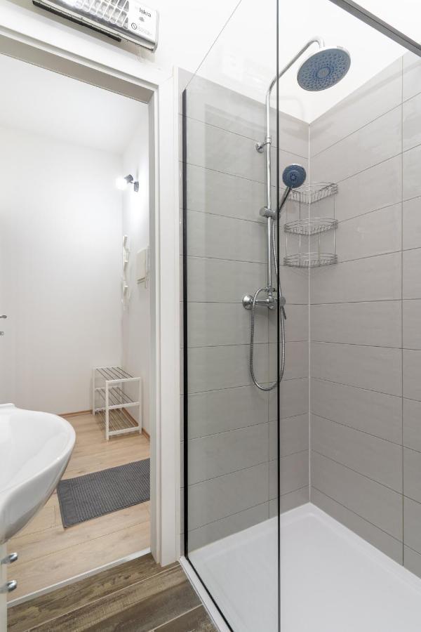 Stunning Apartment In Quiet Street Near Center With Free Parking 4 Floor Rijeka Bagian luar foto