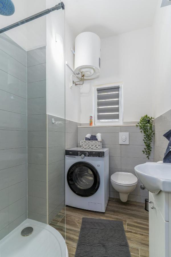 Stunning Apartment In Quiet Street Near Center With Free Parking 4 Floor Rijeka Bagian luar foto