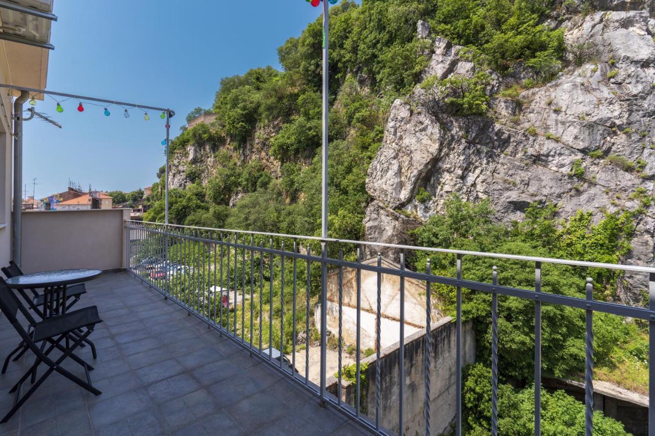 Stunning Apartment In Quiet Street Near Center With Free Parking 4 Floor Rijeka Bagian luar foto