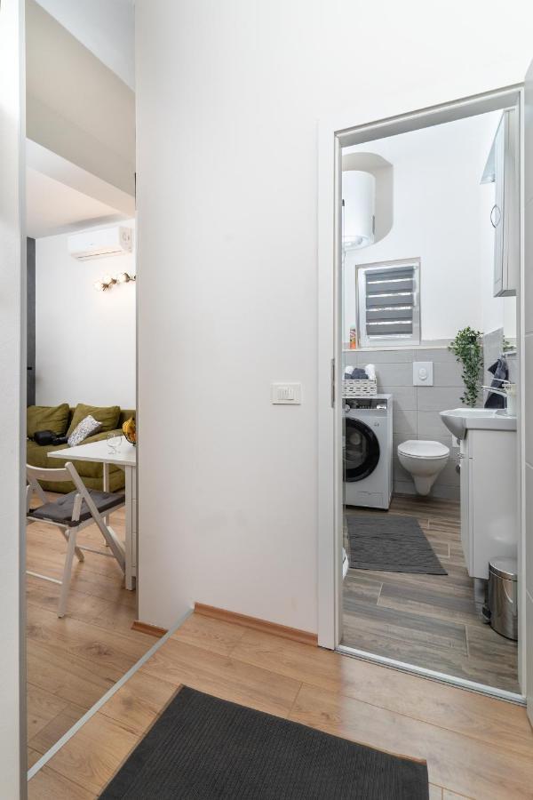 Stunning Apartment In Quiet Street Near Center With Free Parking 4 Floor Rijeka Bagian luar foto