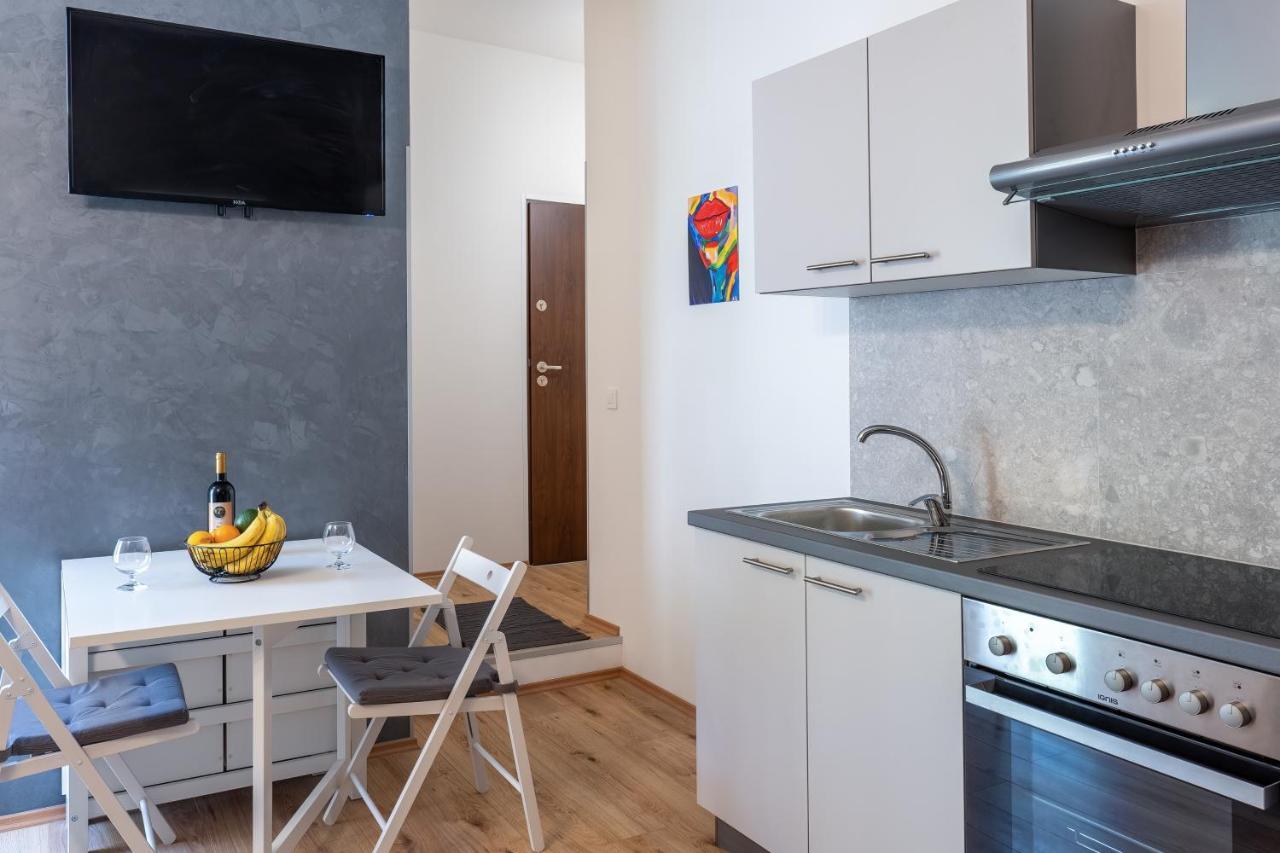 Stunning Apartment In Quiet Street Near Center With Free Parking 4 Floor Rijeka Bagian luar foto